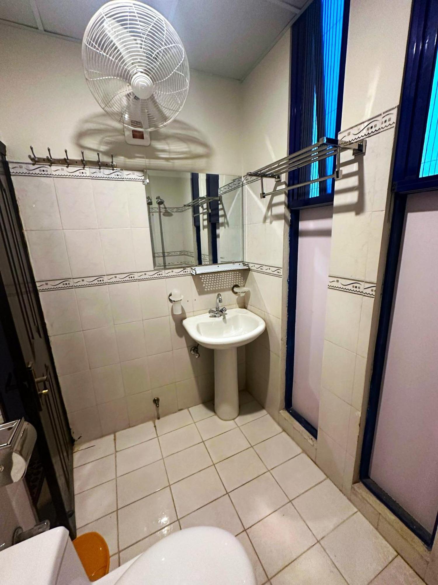 Luxury Apartment In Dha Phase 8, Near Allama Iqbal International Airport Lahore Exterior photo